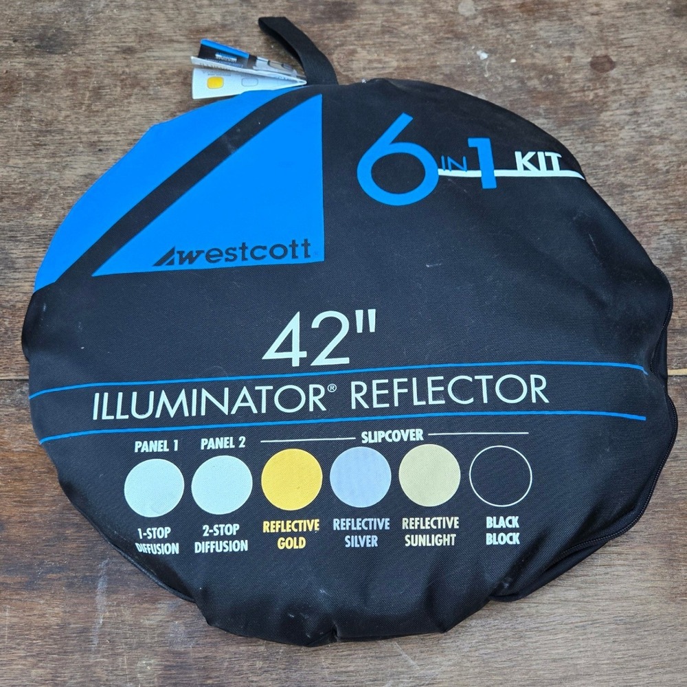 Westcott 1032 42in Illuminator Reflector 6-in-1 Kit OS Black Gold New